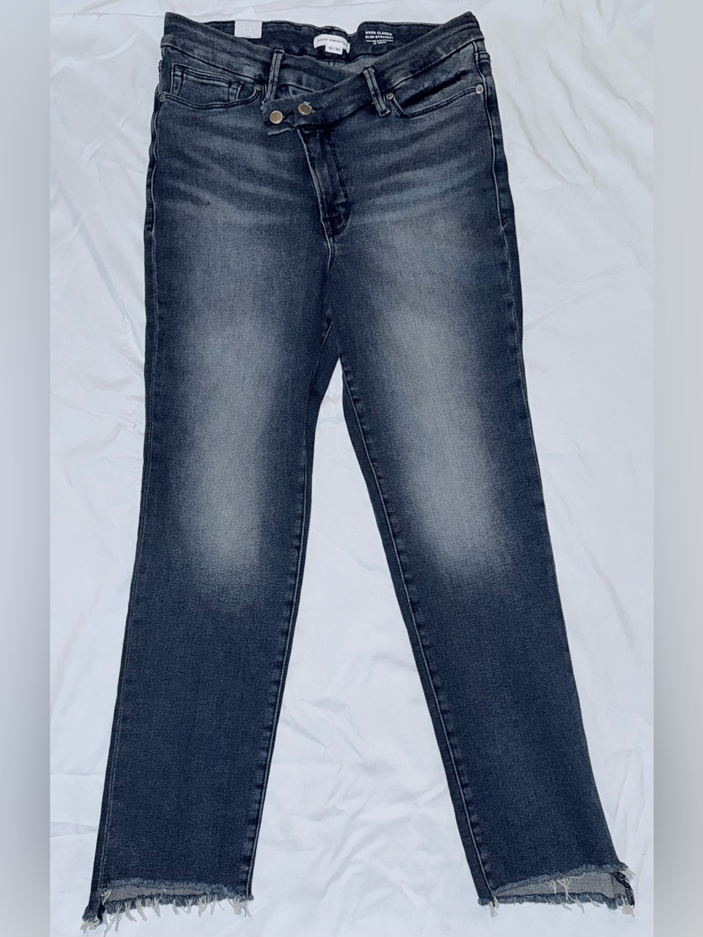 Good American Good Classic Slim-Straight Crossover Jeans Raw Hem Size 10/30 NWT
